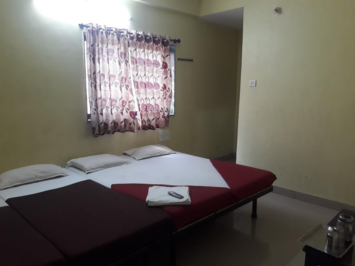 Hotel Gourav Palace Shirdi Exterior foto