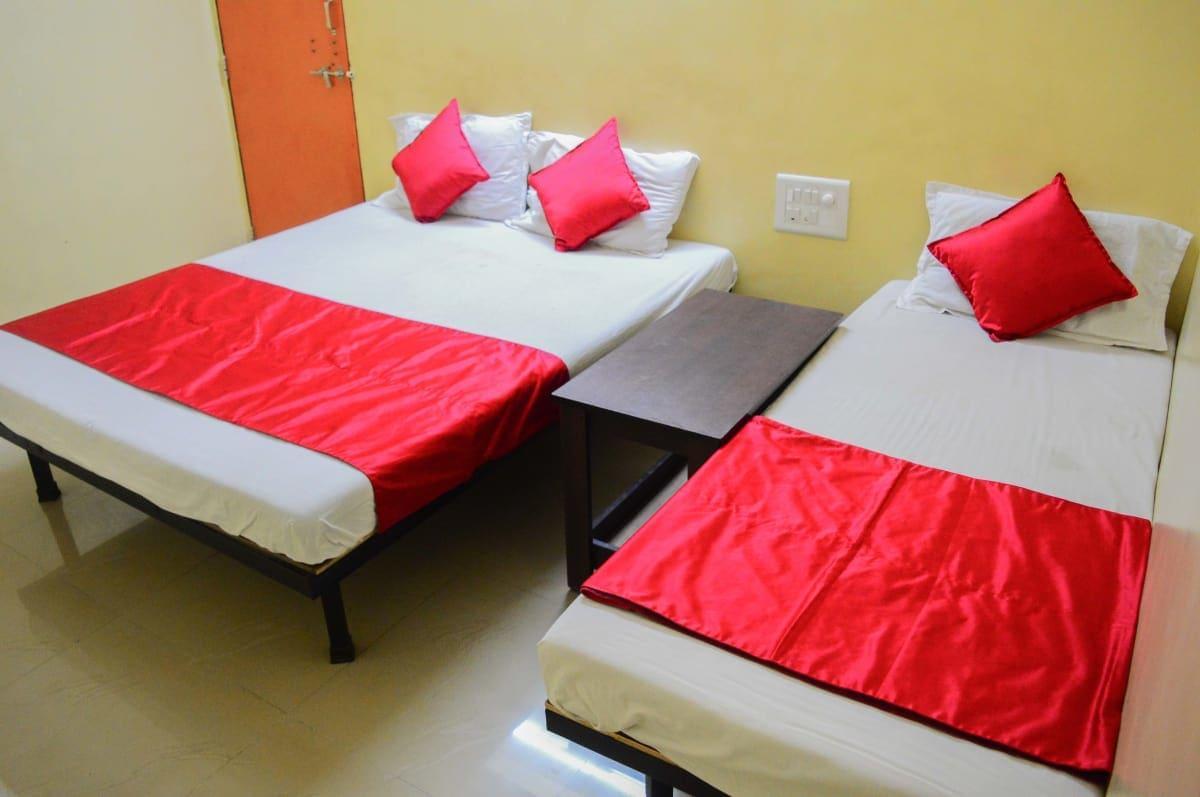Hotel Gourav Palace Shirdi Exterior foto